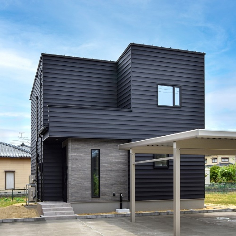 グレーのアクセントを基調としたシンプルデザインの家｜新潟市南区｜A様邸