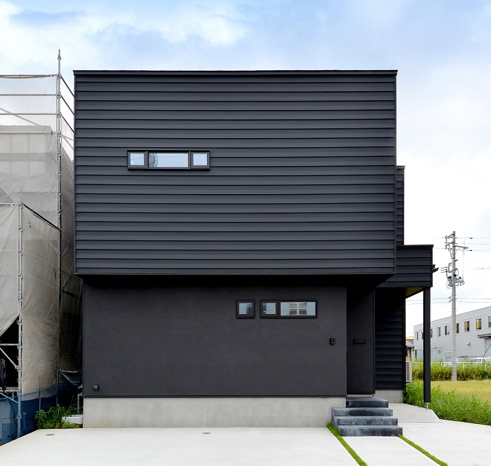 オシャレにきまる黒い外壁 押さえておきたいポイントを解説 竹内 スタッフブログ 新潟の注文住宅 デザイン住宅 新築の住まい ディテールホーム