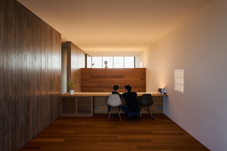 〈ディテールホーム×東海林健建築設計事務所〉新潟市中央区愛宕モデルハウス｜空の筒の家