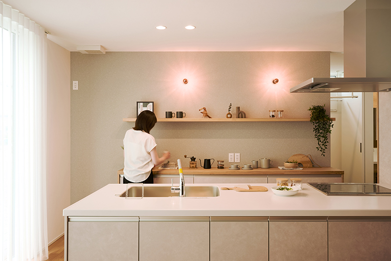 上越市｜吹抜けと意匠階段を中心に集いつながる住まい｜完成見学会【予約制】