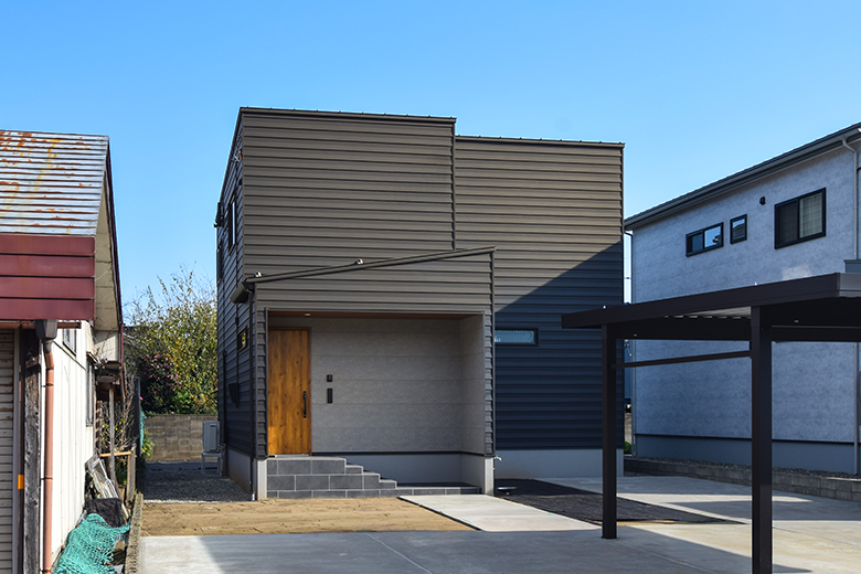 柏崎市｜ブラックチェリー×グレーが織りなす、上質であたたかな住まい｜完成見学会【予約制】