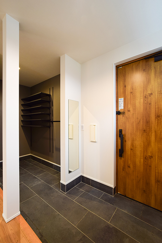 柏崎市｜ブラックチェリー×グレーが織りなす、上質であたたかな住まい｜完成見学会【予約制】