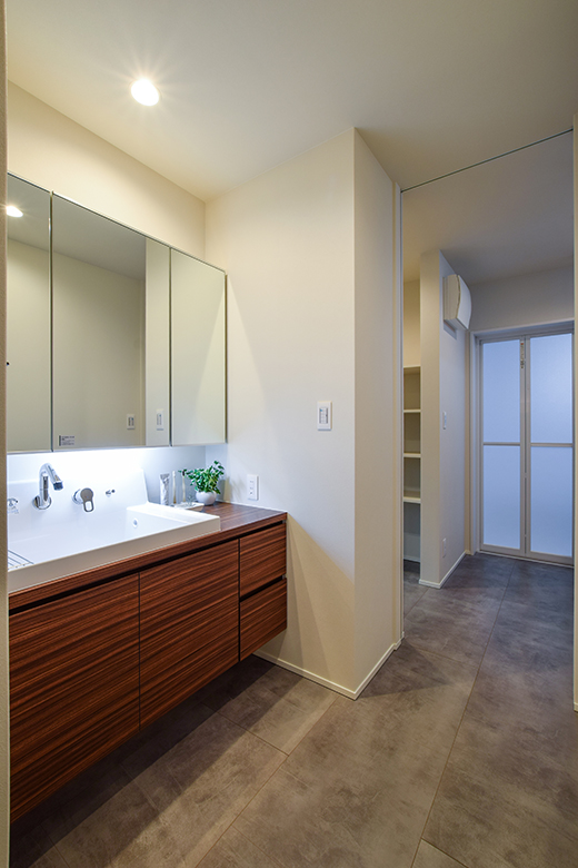 柏崎市｜ブラックチェリー×グレーが織りなす、上質であたたかな住まい｜完成見学会【予約制】