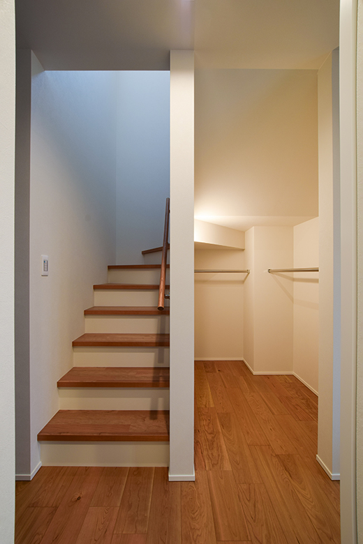 柏崎市｜ブラックチェリー×グレーが織りなす、上質であたたかな住まい｜完成見学会【予約制】