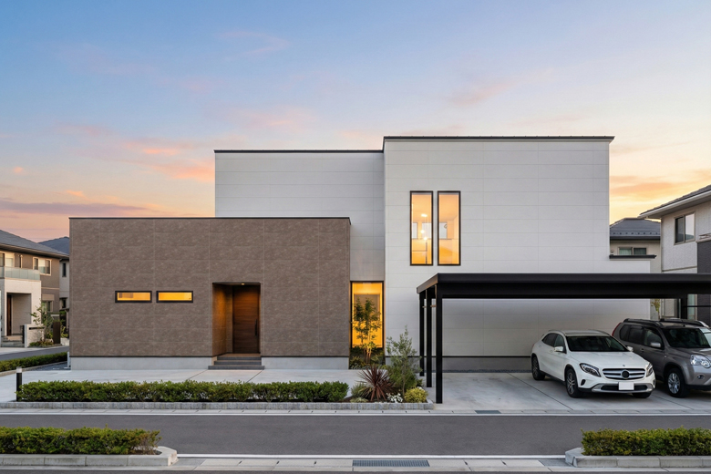 ≪グランドオープン≫上越市上中田モデルハウス｜“毎日をたのしむ” 造作階段と吹き抜けが彩るラグジュアリーな住まい【予約制】