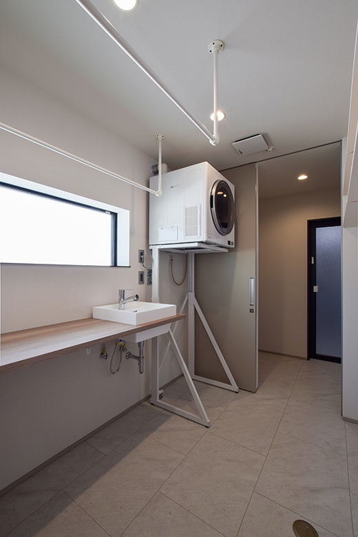 【3/15まで】上越市上中田モデルハウス｜“毎日をたのしむ” 造作階段と吹き抜けが彩るラグジュアリーな住まい【予約制】