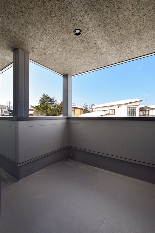 【3/15まで】上越市上中田モデルハウス｜“毎日をたのしむ” 造作階段と吹き抜けが彩るラグジュアリーな住まい【予約制】