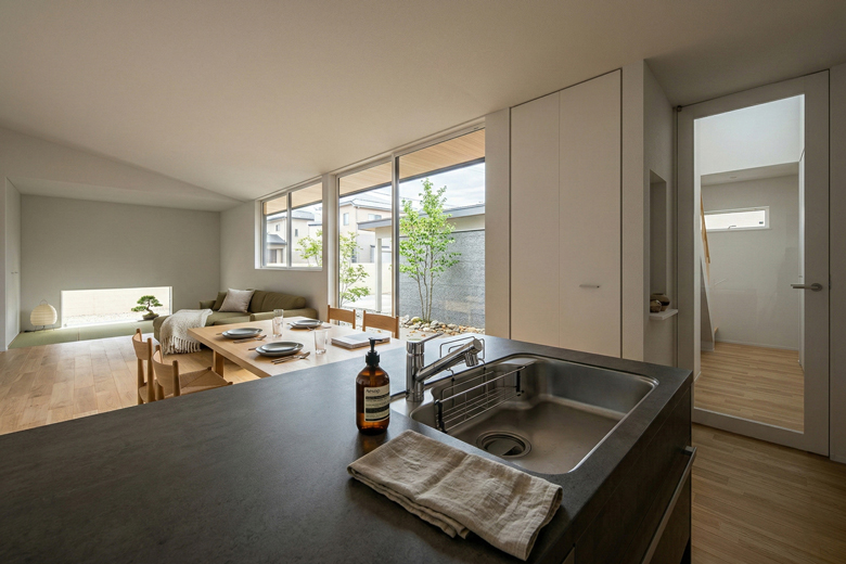 【4/4～公開】長岡市稲保モデルハウス｜中庭を囲むL字プランで、アウトドアを楽しむ暮らし【予約制】