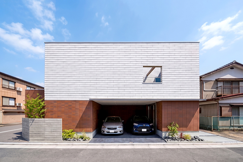 ≪プレオープン≫長岡市大島新町モデルハウス｜上質な素材美を愉しむ、ガレージとインナーテラスのある邸宅【予約制】