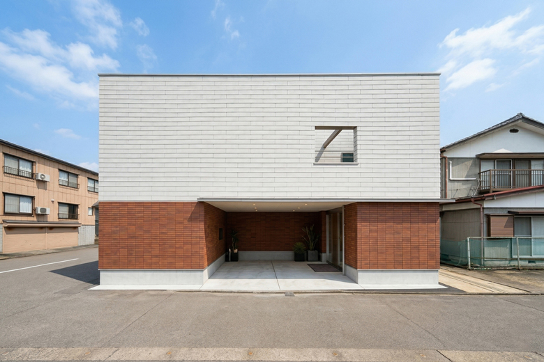 ≪プレオープン≫長岡市大島新町モデルハウス｜上質な素材美を愉しむ、ガレージとインナーテラスのある邸宅【予約制】