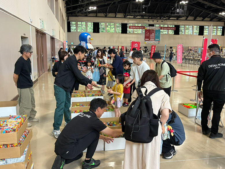 多くの家族連れでにぎわうオーナー様感謝祭の縁日コーナー